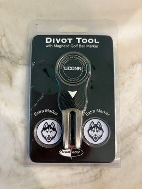 Huskies Black Golf Divot Tool with Magnetic Ball Marker